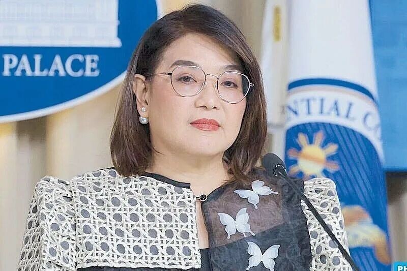 Amid PCO courtesy resignations, government &acirc;��treasure&acirc;�� Castro stays