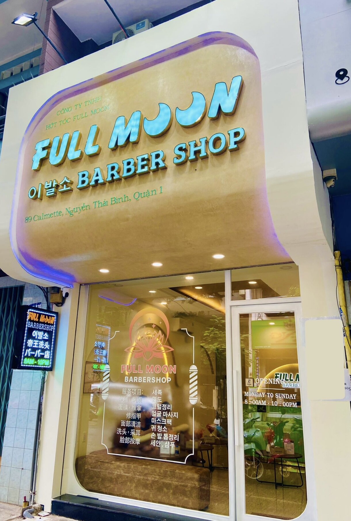 FULL MOONbarbershop
