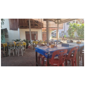 三角烤鸡店 ປິ້ງເປັດສາມຫຼ່ຽມ